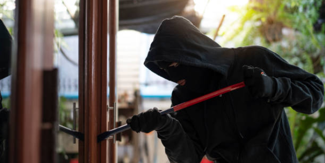 How do burglars target home?